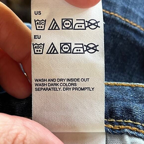 Tommy Hilfiger Women's Medium Wash Denim Bermuda Shorts Size 2 - Picture 7 of 8